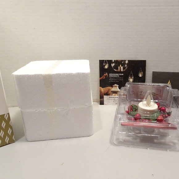 Luminara Christmas Red Berry Real Flame Effect Candle Glass Ornament  w/Remote - Picture 2 of 7